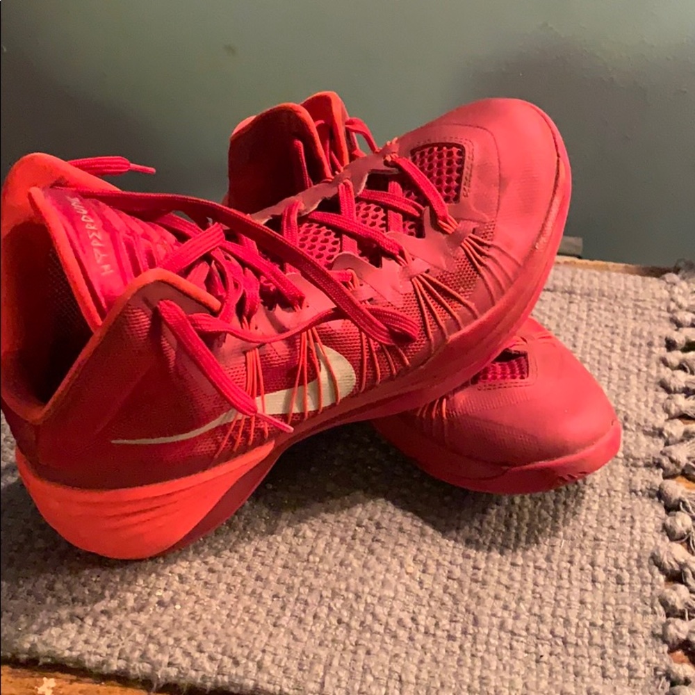 Basketball shoes